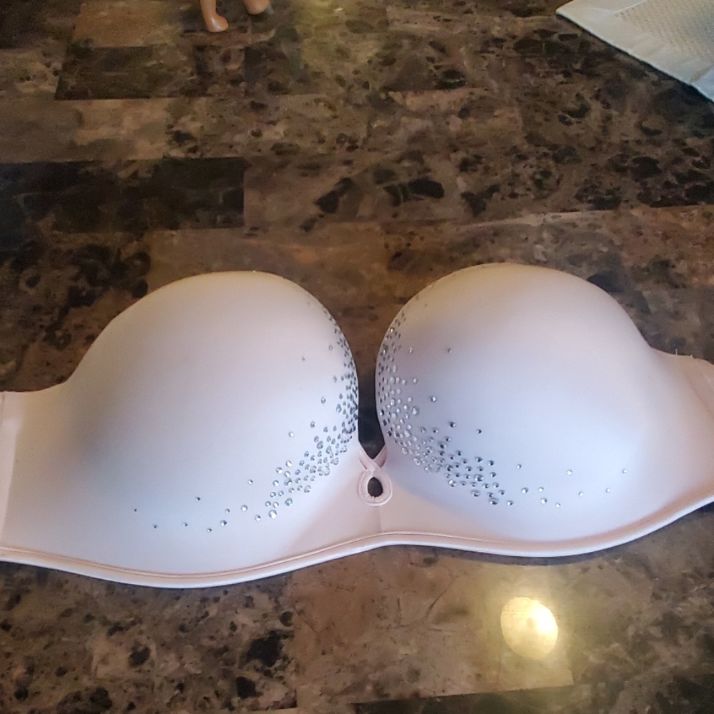 VIctoria’s Secret Bombshell Padded Strapless 34D